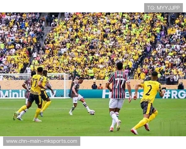 多特边路频繁渗透，后点补射成为比赛定海神针