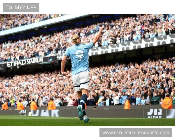 曼城德布劳内任意球直接命中