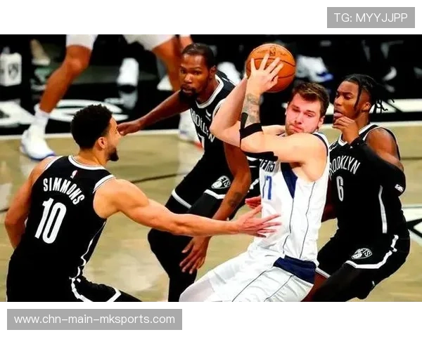 篮网关键时刻防守稳固赢取比赛胜利